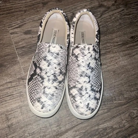 Steve Madden slip on sneakers size 8 - Picture 2 of 5